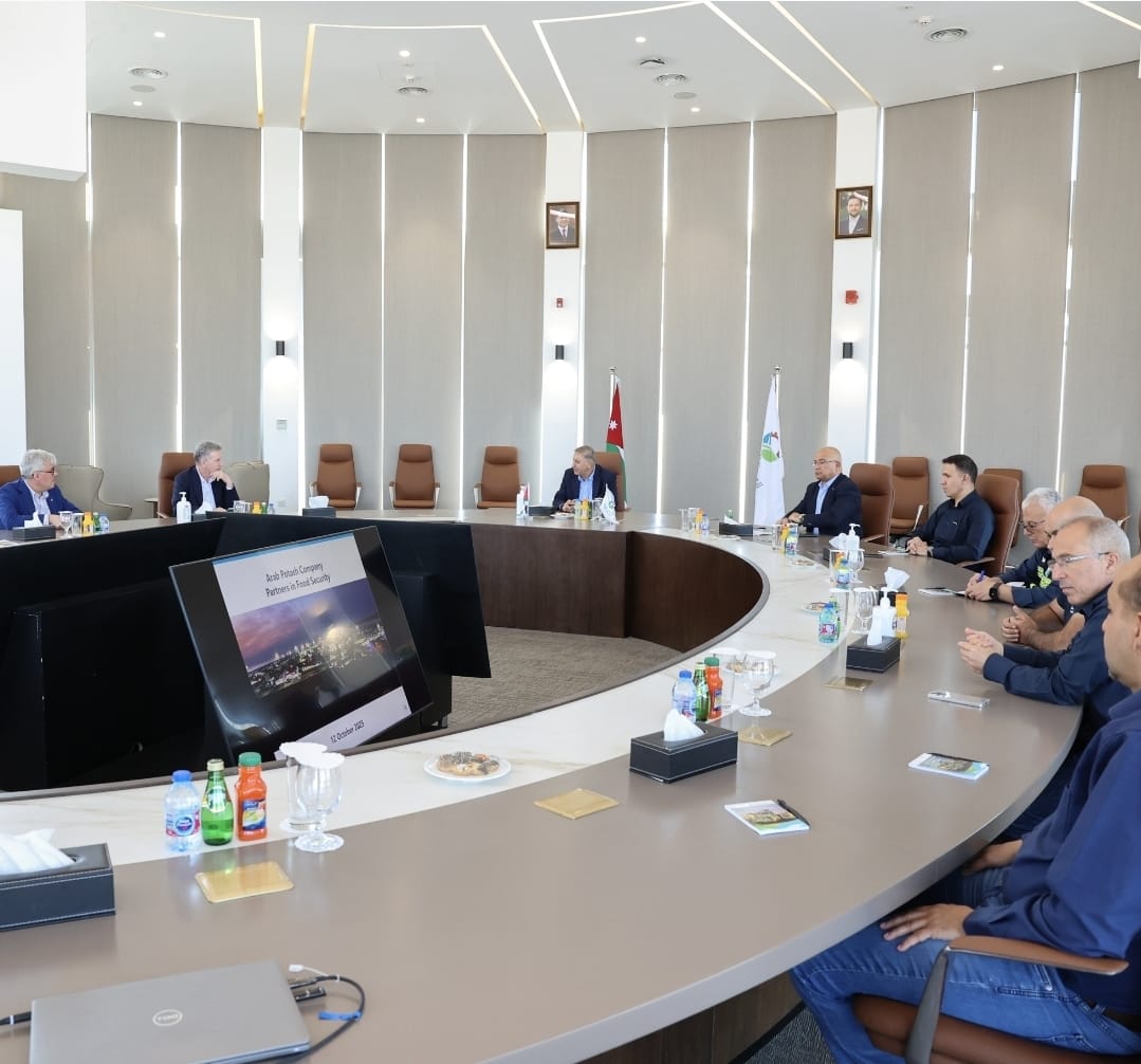 السفيران الكندي والأسترالي يزوران شركة البوتاس العربية في غور الصافي...صور