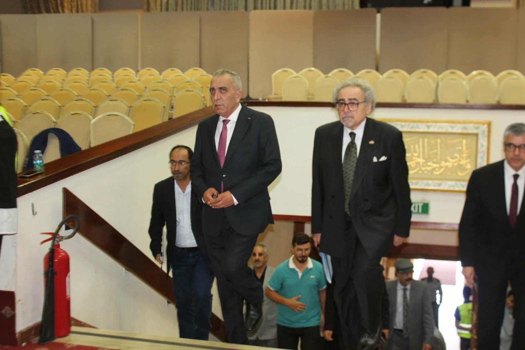 وزير الثقافة  والأمين العام  للكتاب العرب يفتتحان مؤتمر دارة الشعراء بالأردن.