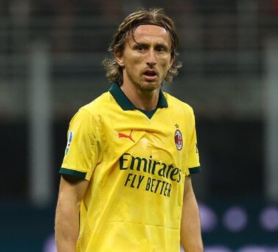 الكالتشيو: ميلان يزيد من معاناة فيورنتينا ويعتلي صدارة الترتيب