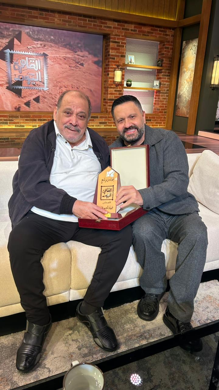 بعد أزمة حلقة عزة سعيد .. إدوارد يكرم الفنان ضياء الميرغني في برنامج القاهرة اليوم