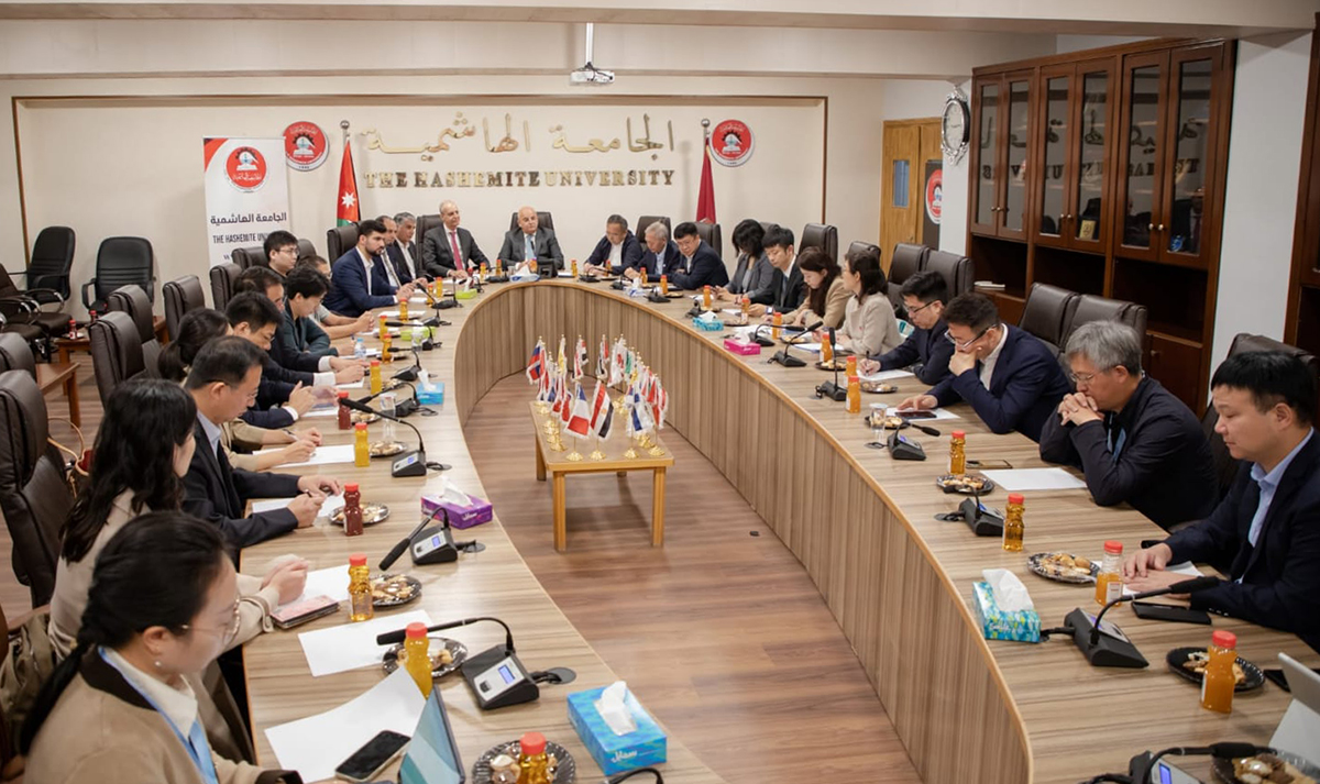 الجامعة الهاشمية تبحث التعاون مع 13 جامعة صينية