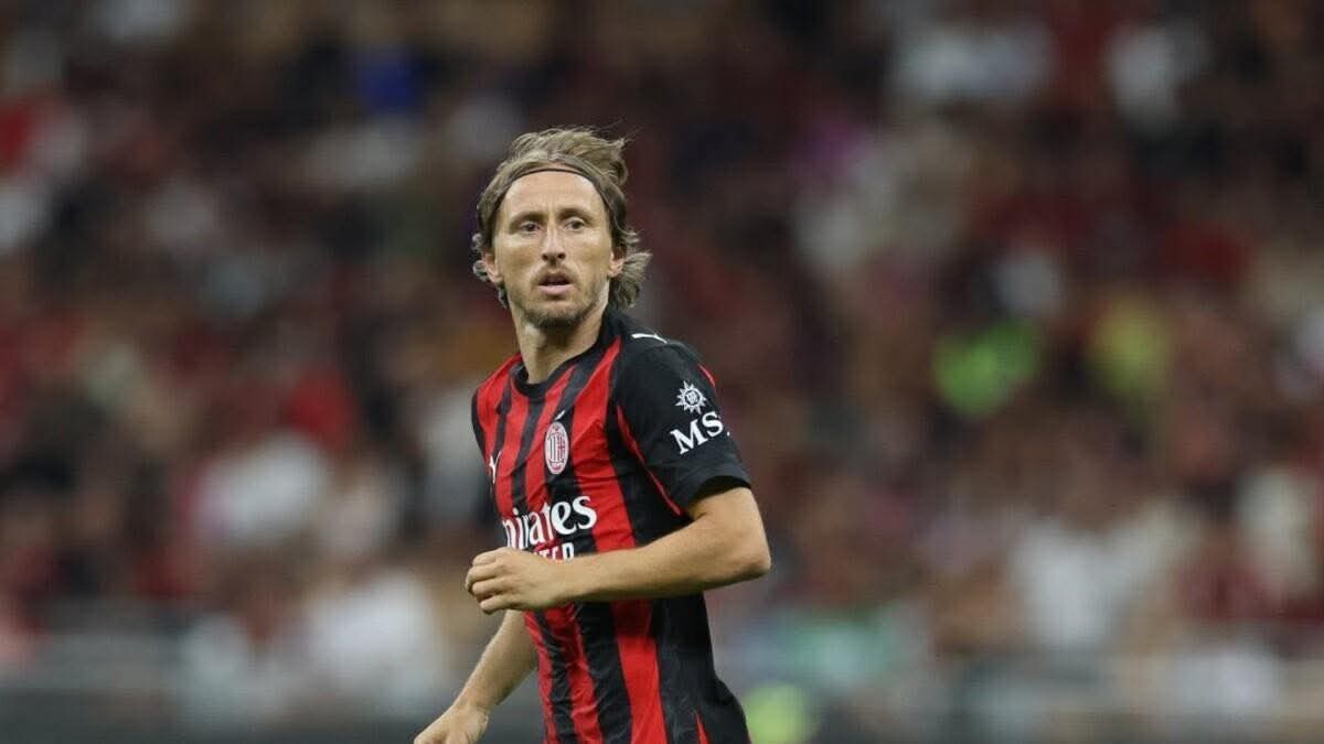 مودريتش يثني على لياو: من بين الأفضل عالميًا وما زال قادرًا على التطور