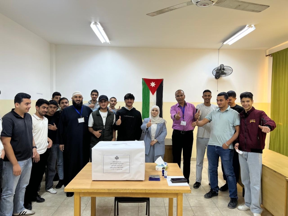 الخريشا  تشارك الأسرة التربوية في لواء ناعور انتخابات المجالس البرلمانية الطلابية.