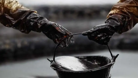 ارتفاع أسعار النفط بأكثر من 1 بدعم من مخاطر الإمدادات