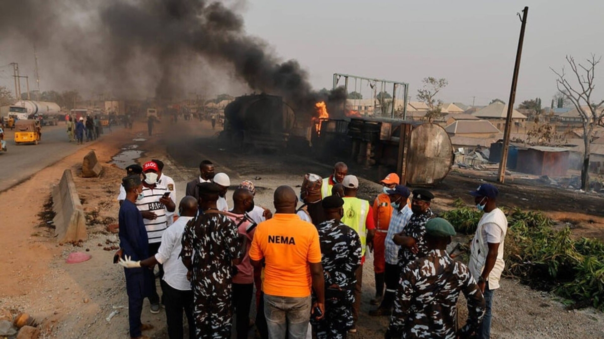 مصرع 29 شخصا بانفجار صهريج وقود في نيجيريا