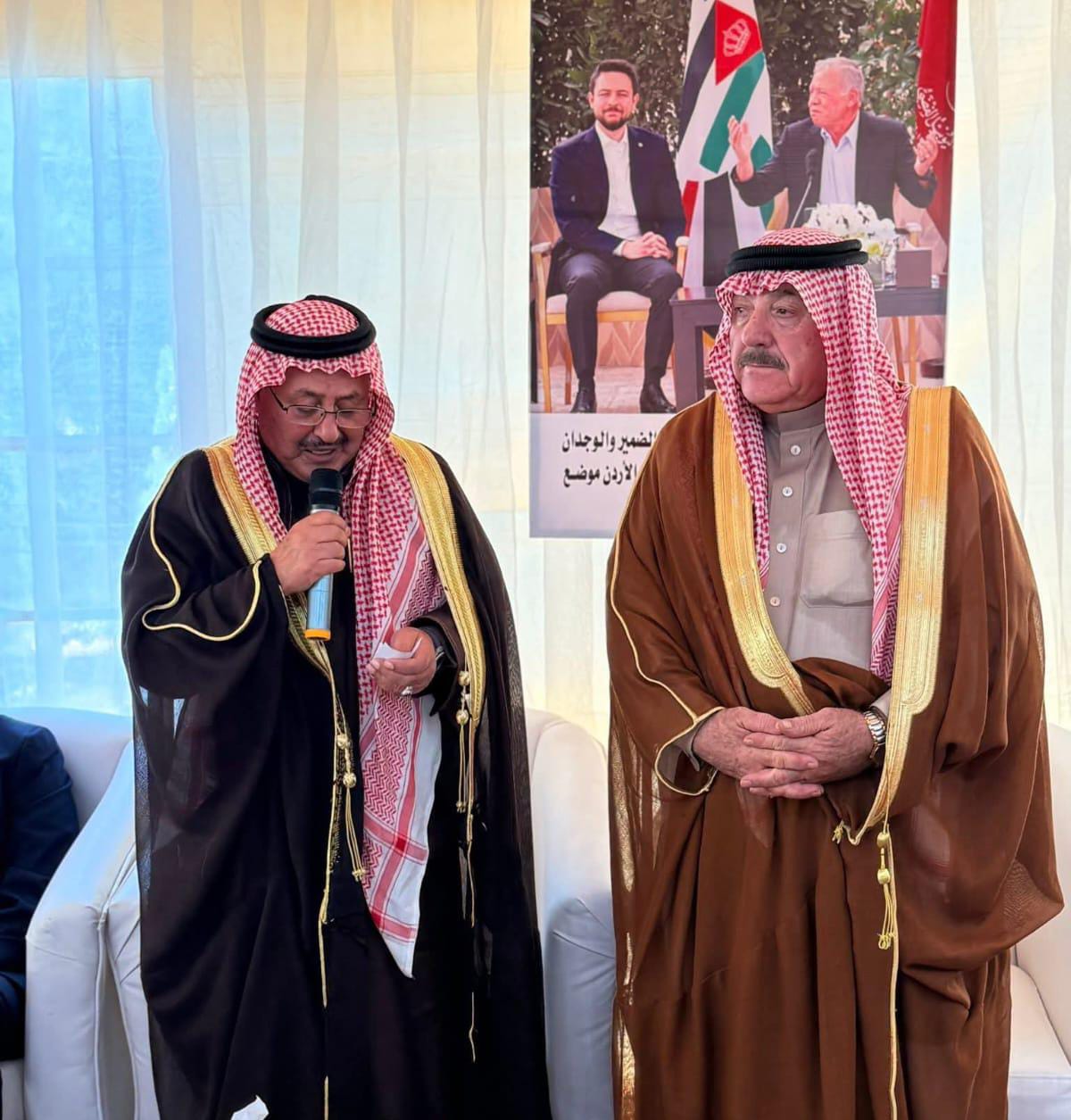 مستشار جلالة الملك لشؤون العشائر يلتقي شيوخ ووجهاء محافظة عجلون في دارة الشيخ مازن المومني قضاء صخرة.