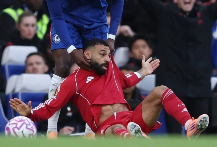 هل يرحل محمد صلاح؟.. ليفربول يوضح موقفه وسط تراجع الأداء