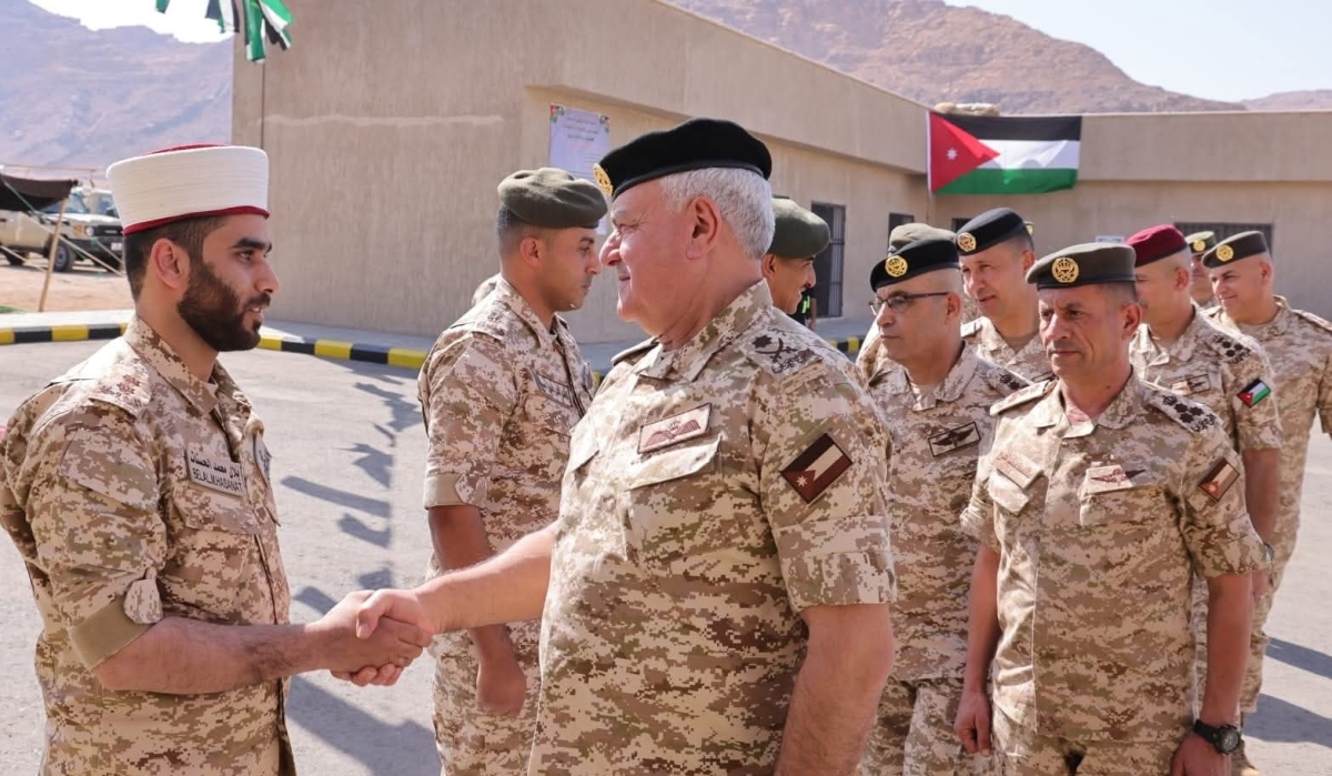 اللواء الركن الحنيطي يتفقد كتيبة حرس الحدود2 الملكية ويطلع على الجاهزية القتالية