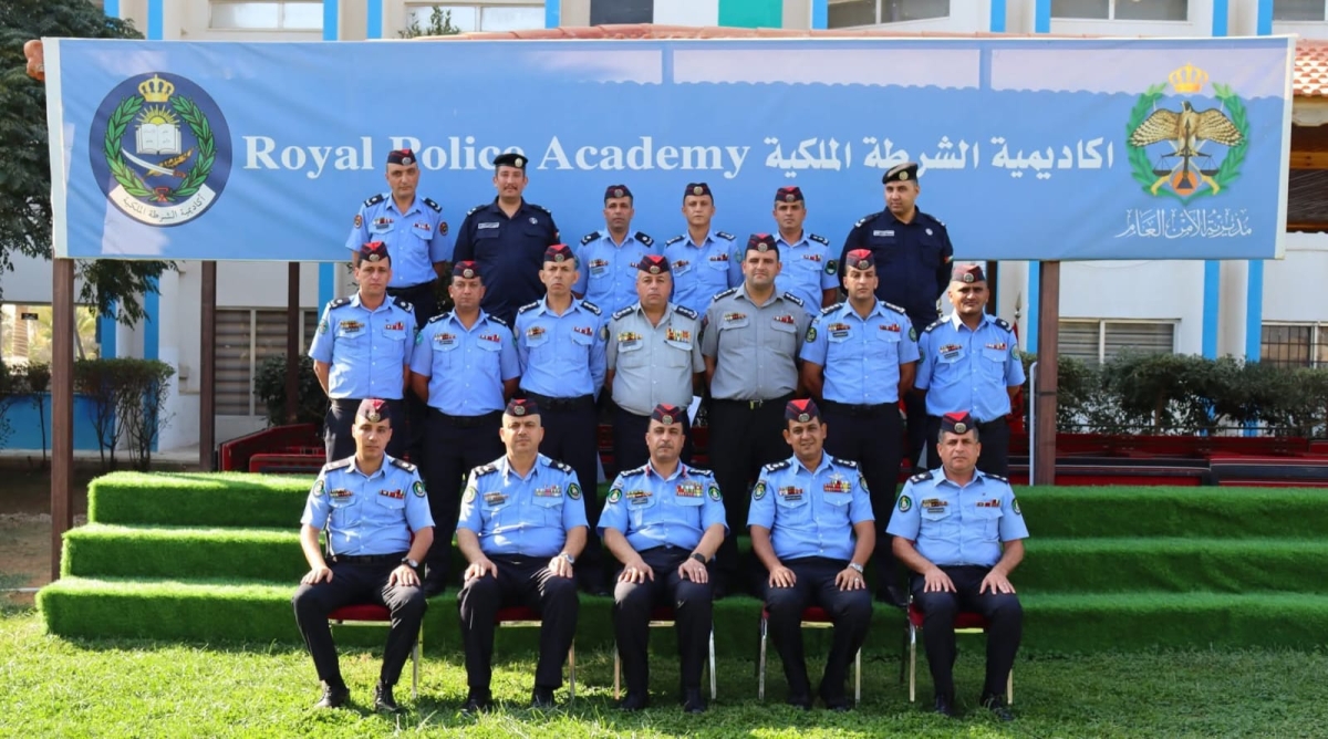 تخريج دورات في إدارة العملية التدريبية والاستخدام الآمن للسلاح في أكاديمية الشرطة الملكية....صور
