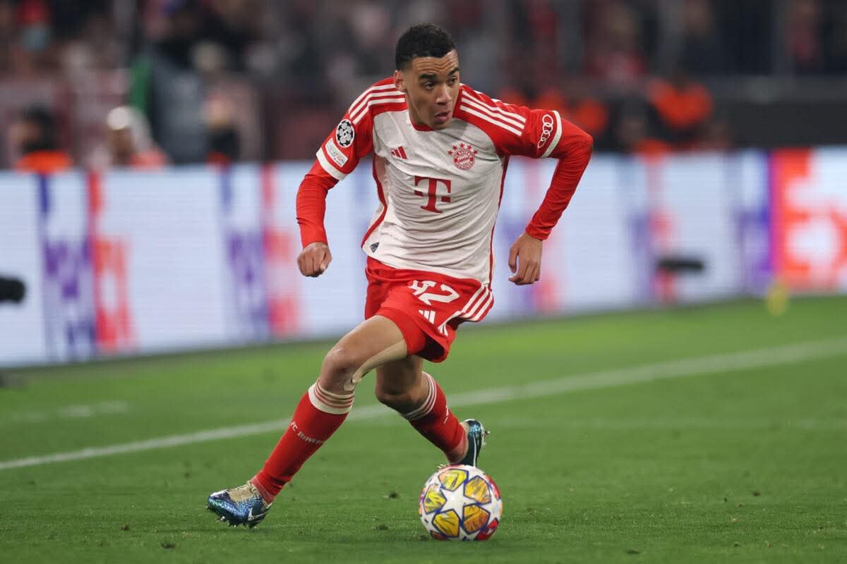 موسيالا يعود الى تدريبات بايرن في خطوة كبيرة نحو التعافي الكامل