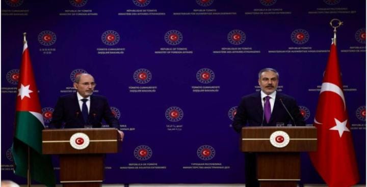 وزير الخارجية يبحث مع نظيره التركي جهود إيصال المساعدات الإنسانية إلى غزة