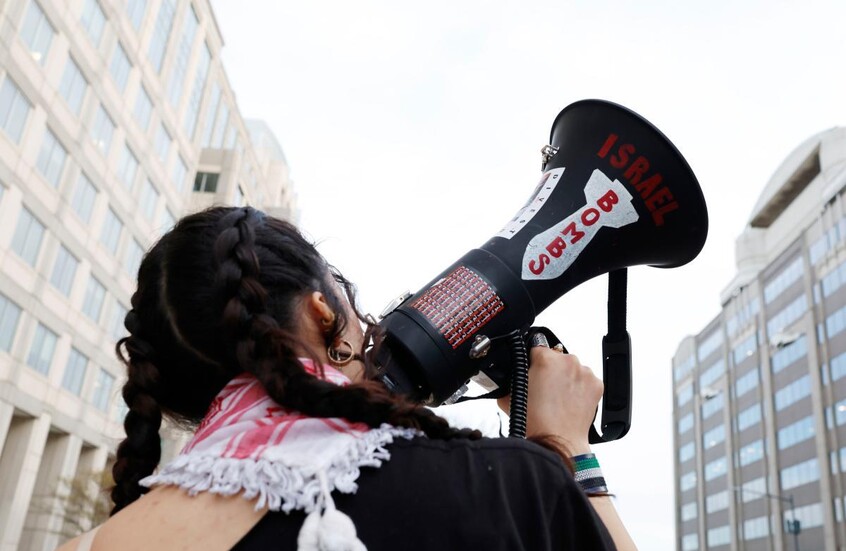 احتجاجات داعمة لغزة تغلق سلسلة مطاعم إسرائيلية شهيرة