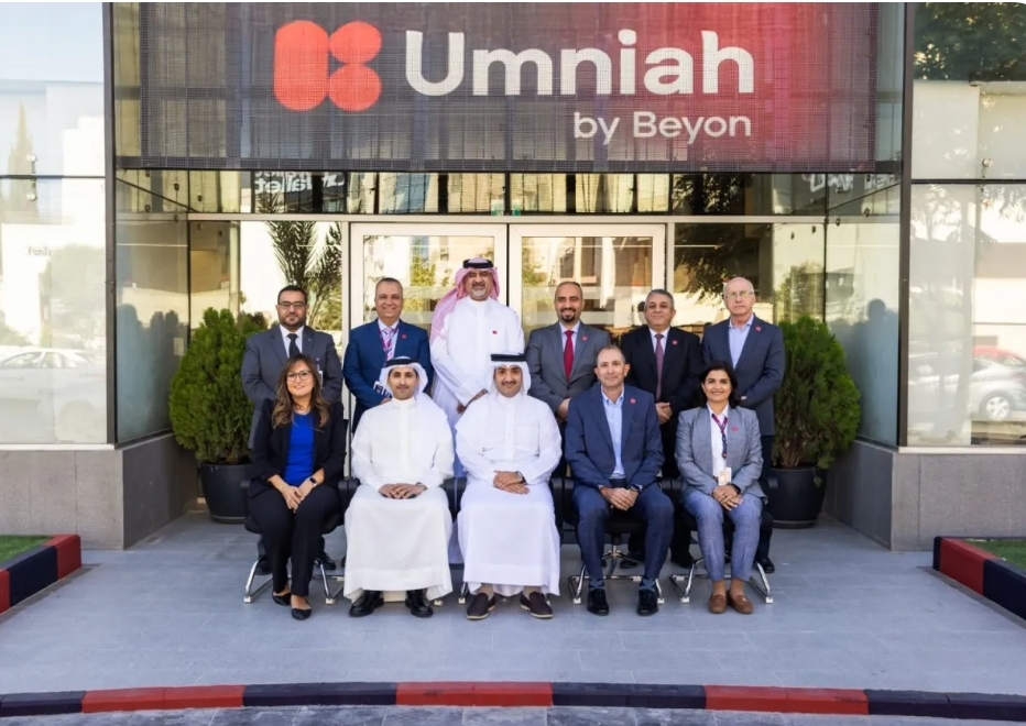 الشيخ عبد الله بن خليفة آل خليفة يزور مقر أمنية إحدى شركات Beyon مهنئًا الفريق بنجاح إطلاق الهوية الجديدة