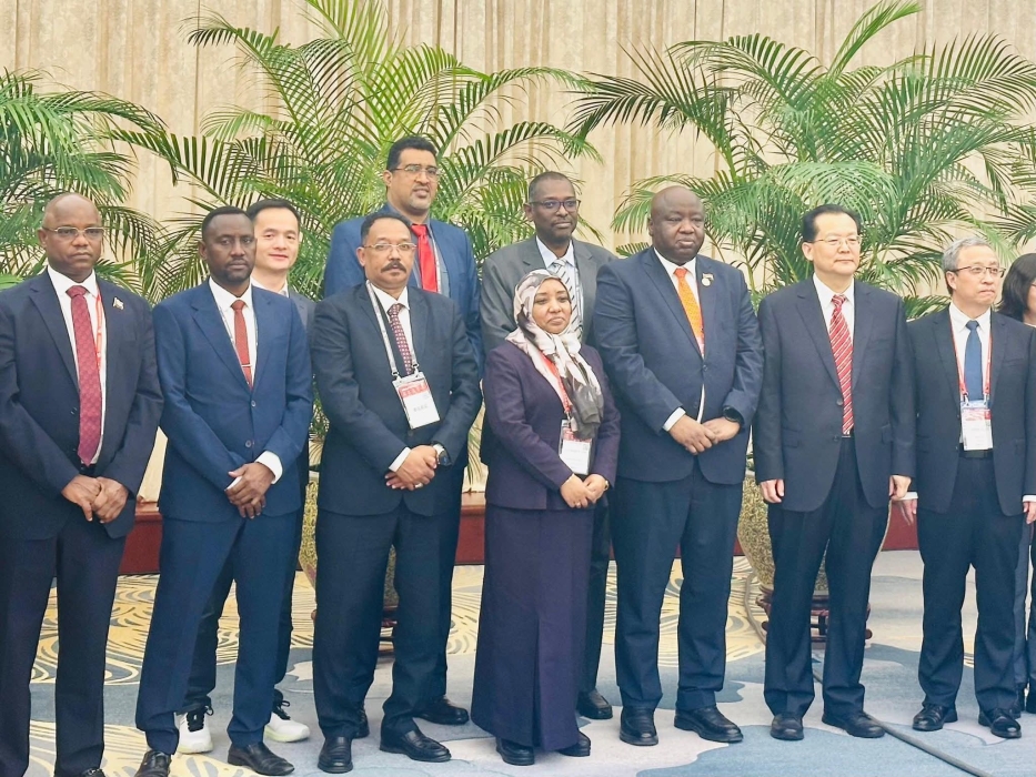 وزير المعادن السوداني  يلتقي نائب وزير الموارد الطبيعية الصيني