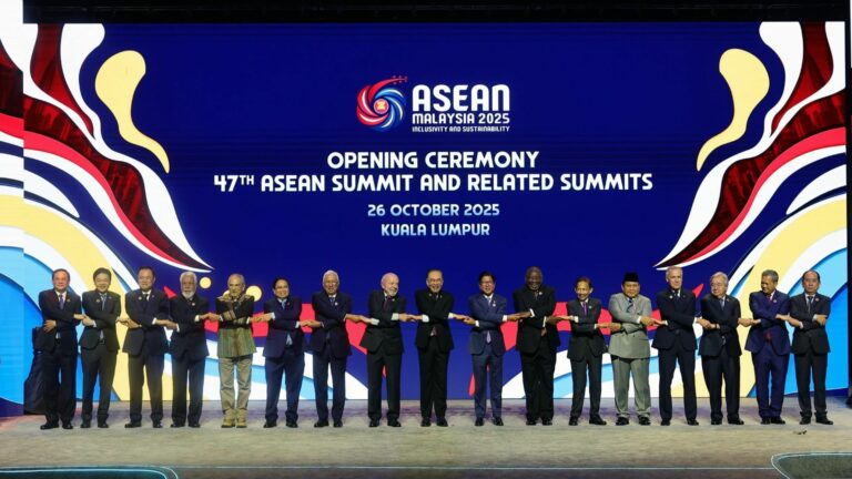 انطلاق أعمال قمة دول “الآسيان” في ماليزيا