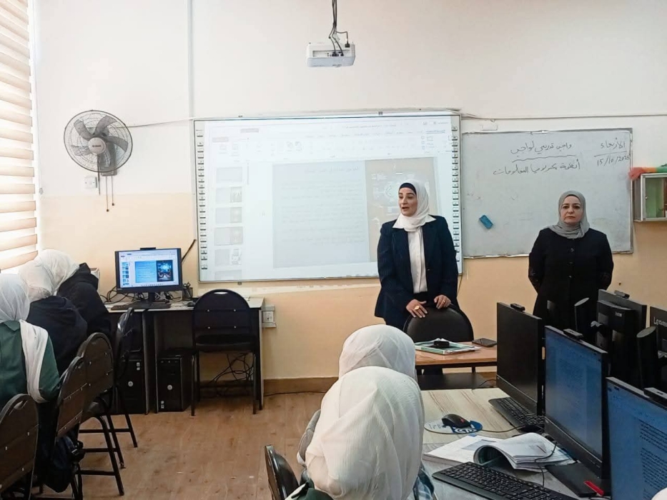 السواريس تتفقد طلبة   BTEC  في مدرسة حفصة بنت عمر الثانوية الشاملة للبنات.