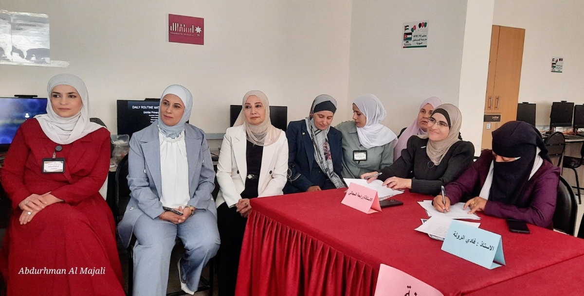 بني عطية تتابع فعاليات مسابقة ابطال اللغة الإنجليزية في مدرسة المستقبل المهنية