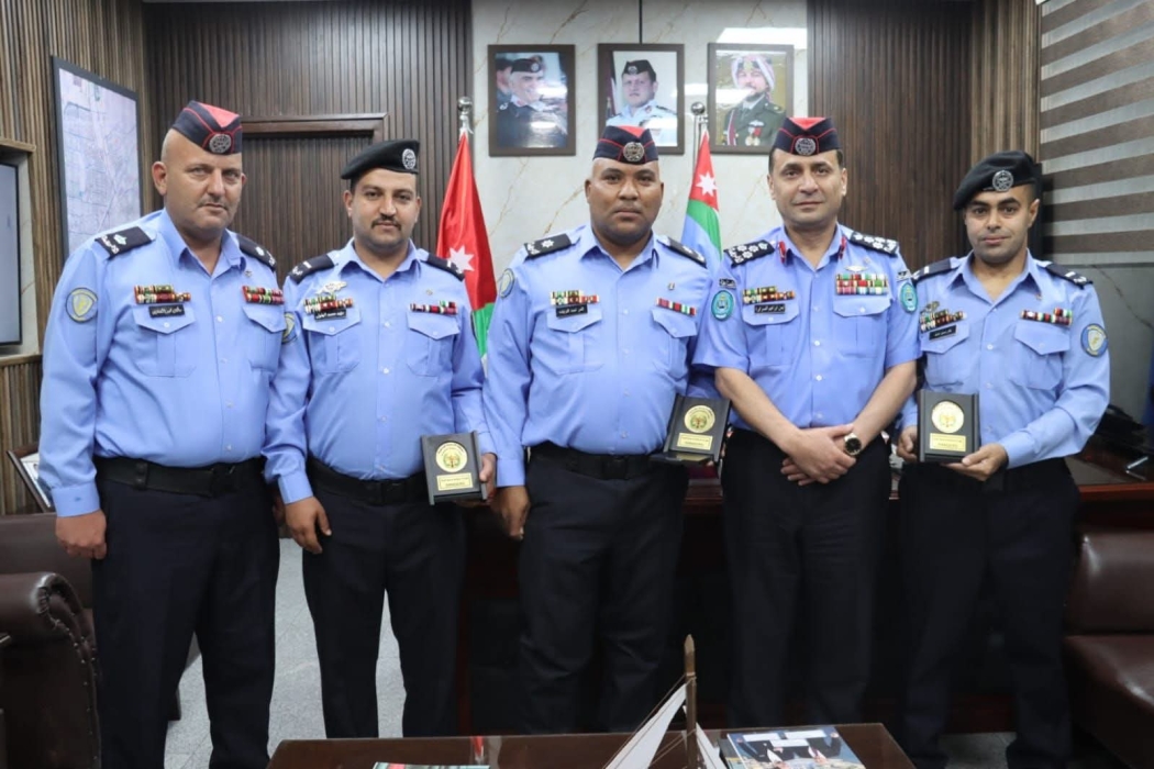العميد الصرايرة يكرّم مجموعة من مرتبات الإدارة الملكية لحماية البيئية في العقبة