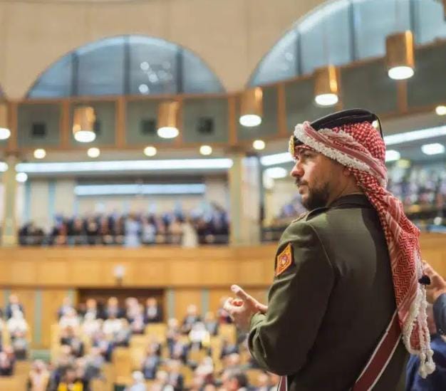 ولي العهد ينشر صوراً من خطاب العرش في افتتاح الدورة العادية الثانية لمجلس الأمة