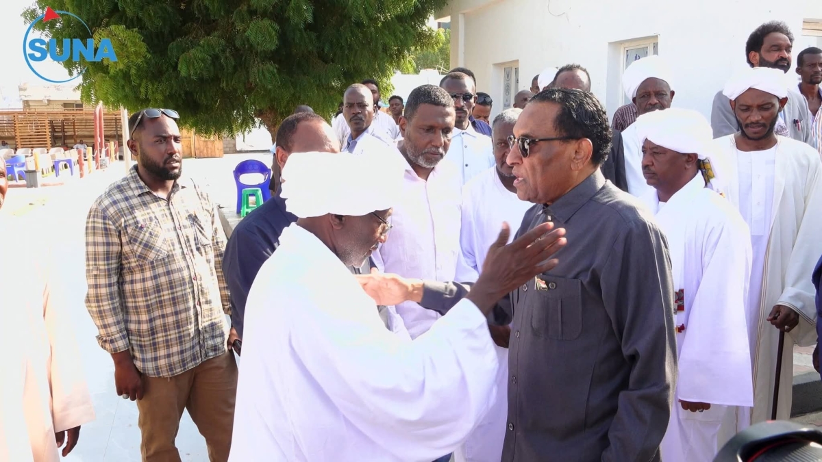 رئيس الوزراء: رحيل الناظر عبد القادر منعم منصور فقد لكل أهل السودان