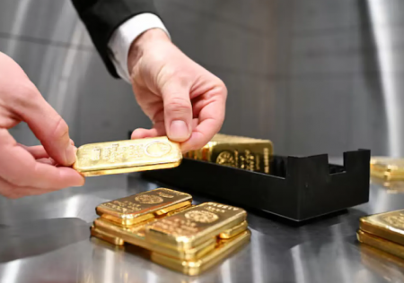 تراجع الذهب متأثراً بارتفاع الدولار وتوقعات خفض الفائدة الأميركية