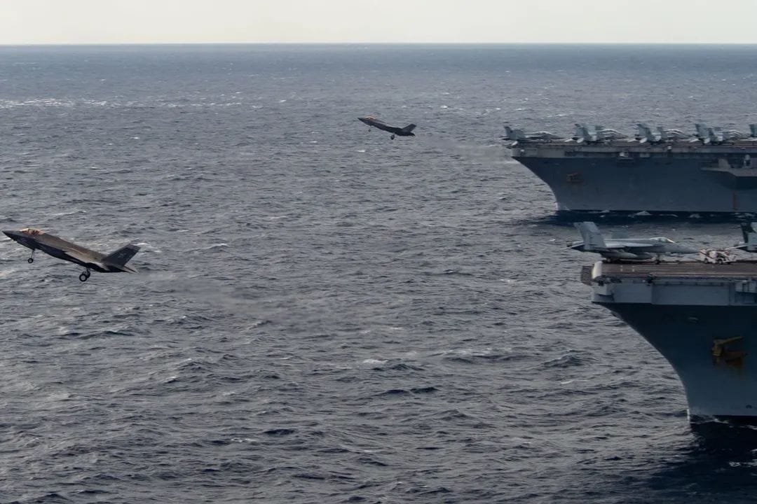 تحطم طائرتين تابعتين للبحرية الأمريكية في بحر الصين الجنوبي
