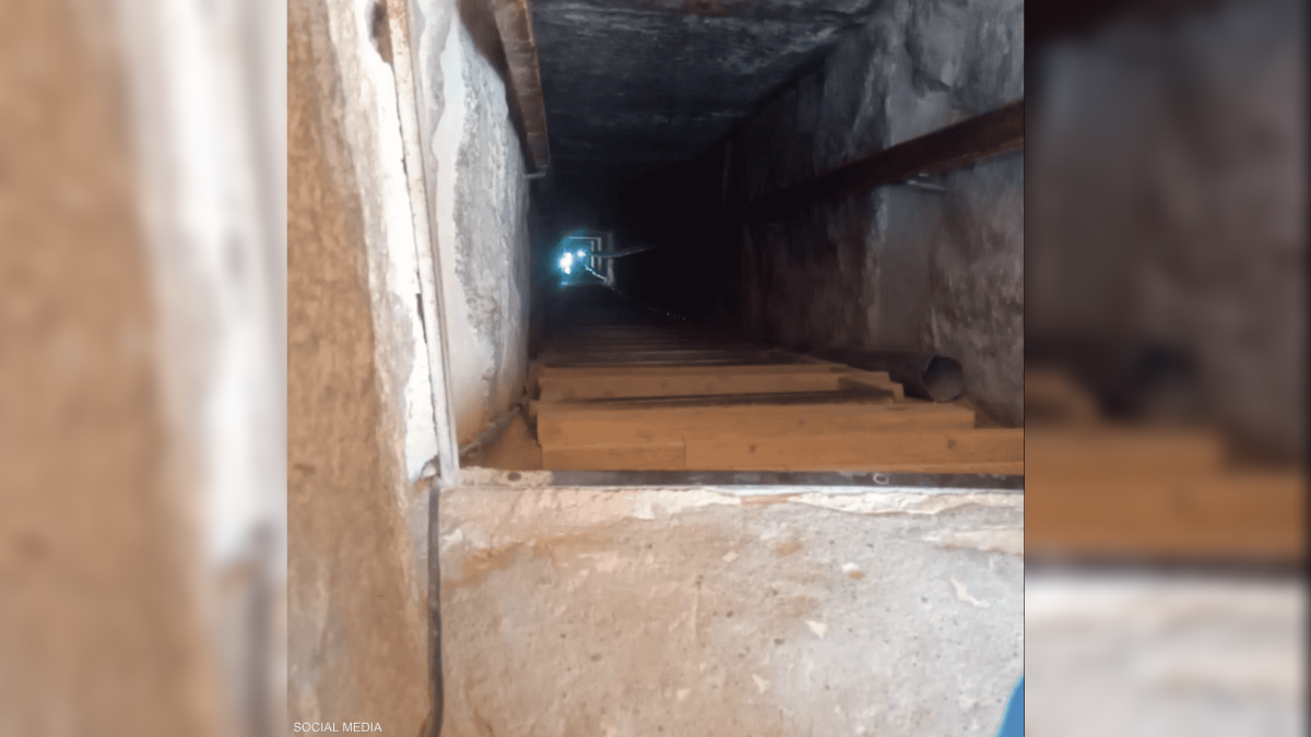 مصر.. تفاصيل إنقاذ سائحة إسبانية انزلقت داخل الهرم