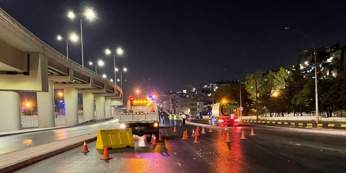 أمانة عمان تباشر تعبيد شارع الأردن باتجاه منطقتي الجبيهة وأبو نصير