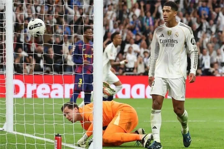 خبير تحكيمي: حكم الكلاسيكو اتخذ قرارًا خاطئًا في مباراة ريال مدريد وبرشلونة