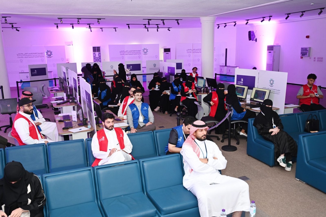 26 متنافسًا ومتنافسة يتأهلون للأدوار النهائية بمسابقة الأمن السيبراني في تقنية البنات بالأحساء