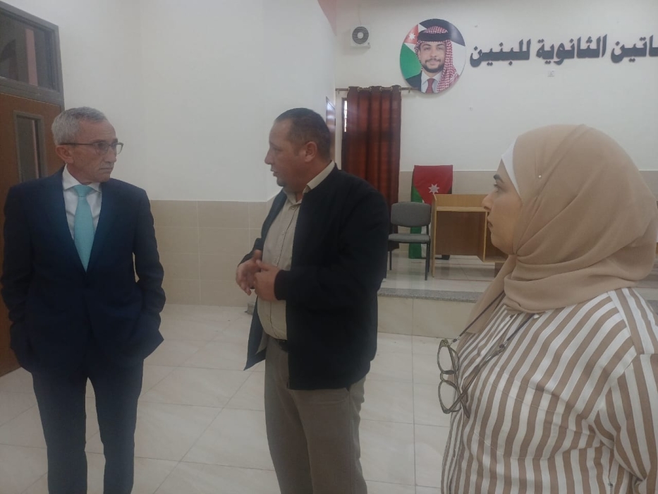 الخريشا ورئيس لجنة بلدية أم البساتين في زيارة تفقدية لمدرسة أم البساتين الثانوية للبنين ...صور