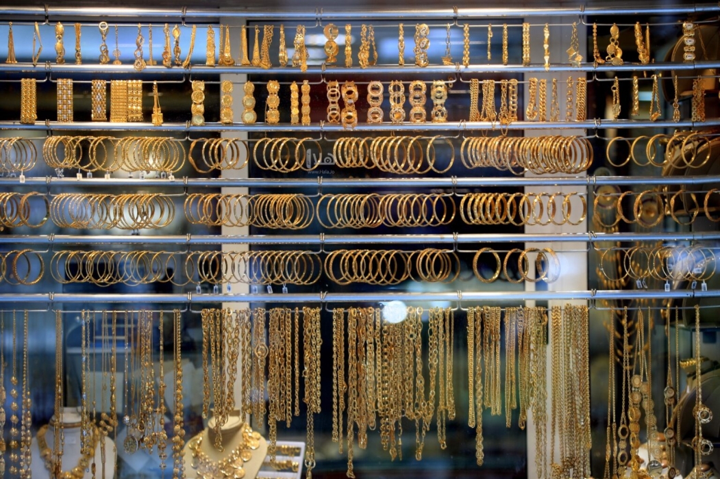 80.3 دينار سعر الذهب عيار 21 في السوق المحلية