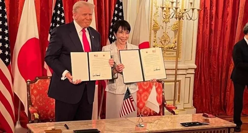 لحظة لا تُنسى.. رئيسة وزراء اليابان الجديدة تحتفل بعفوية بعد إشادة ترامب