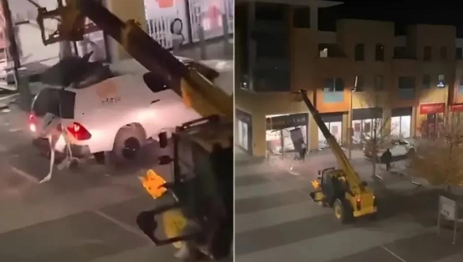 لصوص يسرقون صرافًا آليًّا في بريطانيا باستخدام رافعة—لكن الغنيمة صدمة!