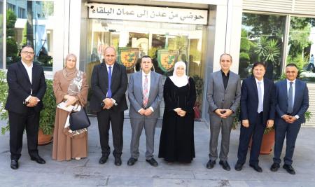اجتماع في البلقاء التطبيقية لمناقشة تحسين خدمات النقل الجامعي