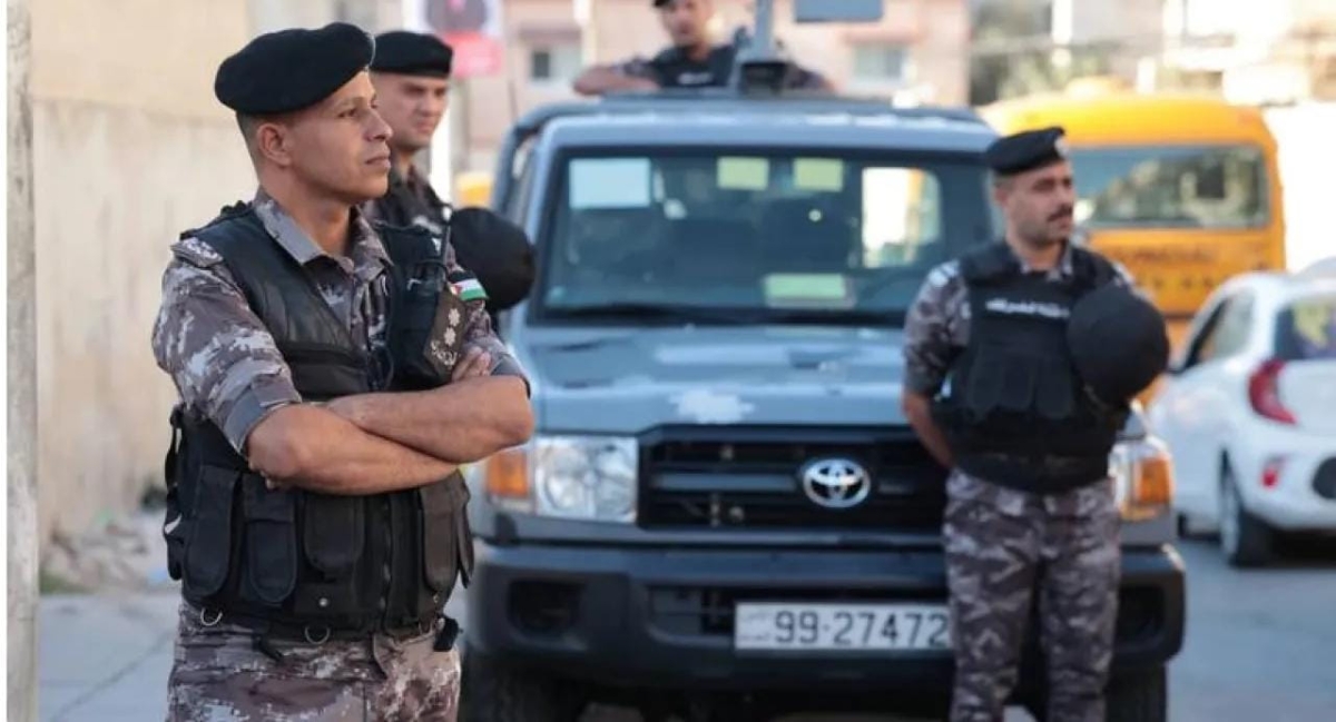 الاردن .. الأمن يضبط أشخاصا يحملون أدوات حادة أمام مدرسة بنات باربد