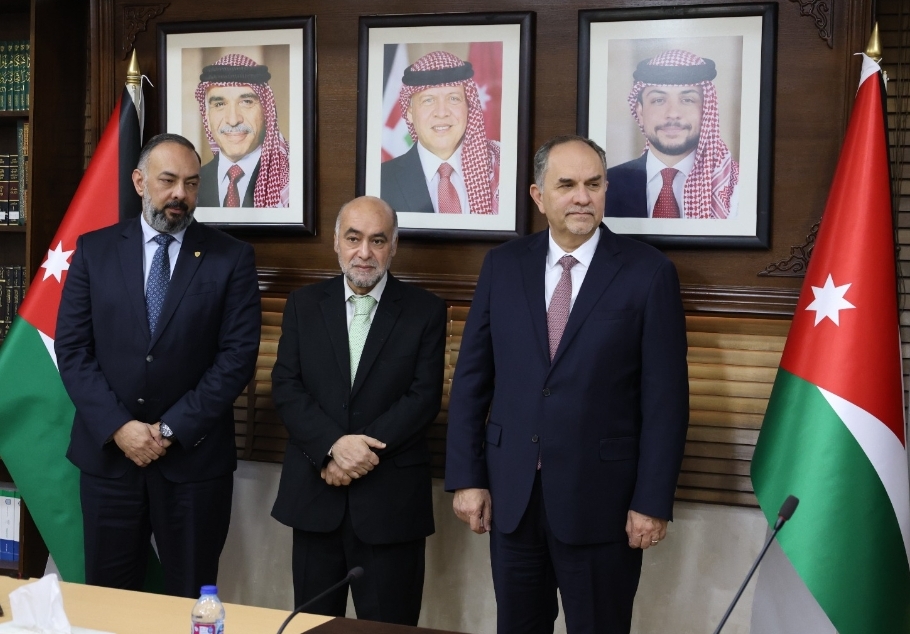 44 محاميا يؤدون اليمين القانونية أمام وزير العدل