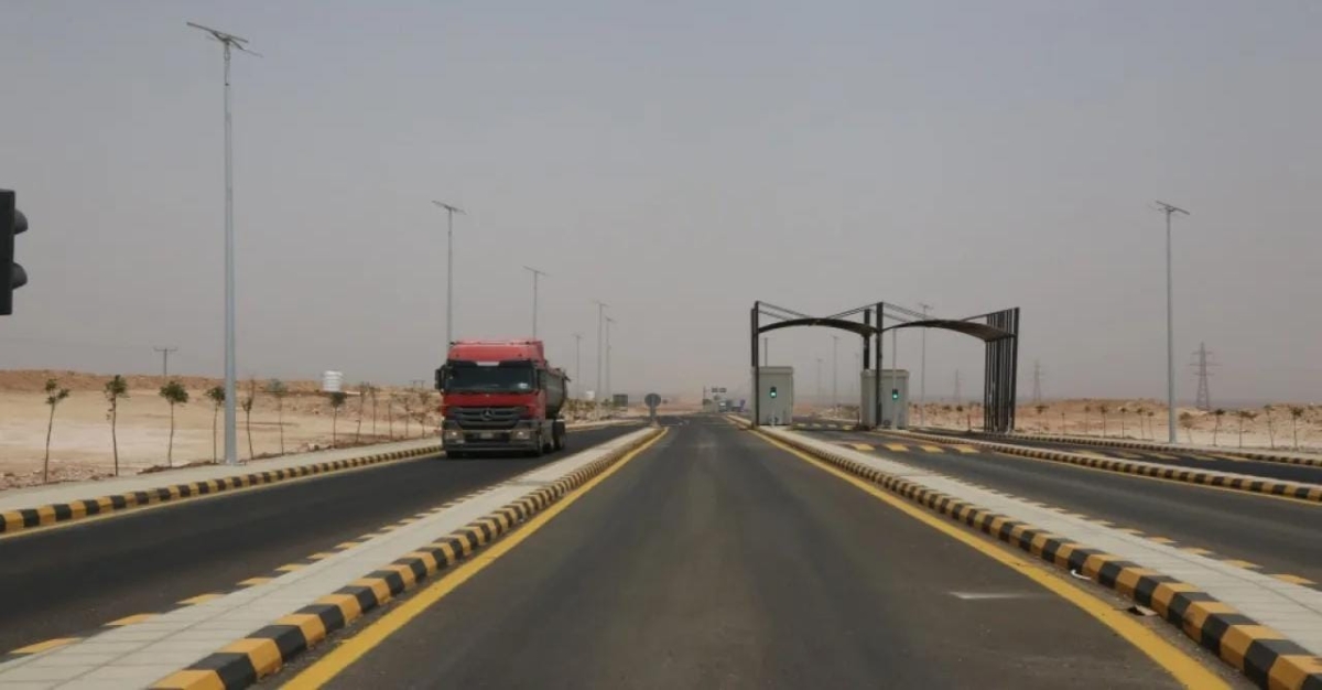 الأردن: مرور طريق العمري بـ85 قرشاً و2.5 دينار للشاحنات