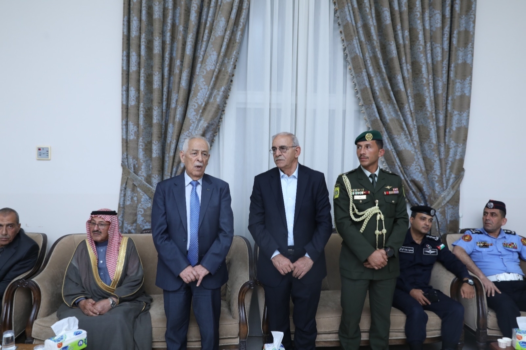 مندوبا عن الملك وولي العهد. العيسوي يقدم واجب العزاء لــ(6) عشائر أردنية