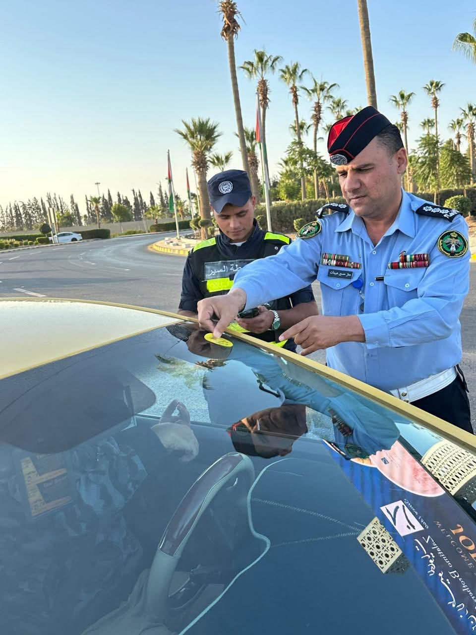 شاهد بالصور إدارة السير تطلق حملة الشتاء للتأكد من جاهزية المركبات واستقبال الظروف الجوية