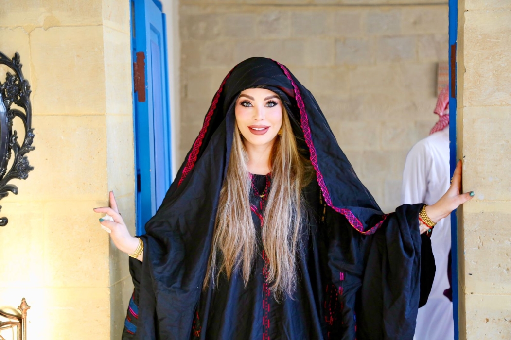 الأديبة سارة  السهيل في السلط...صور