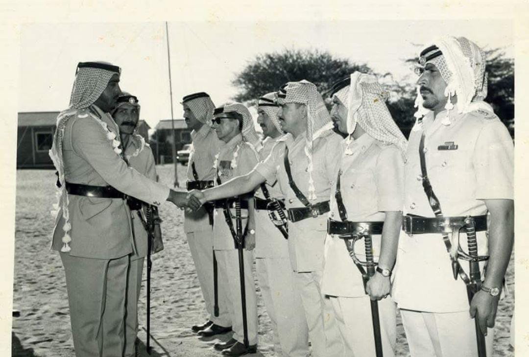 لقطة تاريخية تجمع المرحوم شامخ الناصر وسمو الشيخ خليفة بن زايد عام 1969