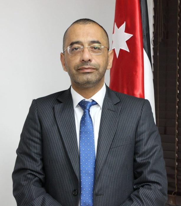 العسكري: مهندس الاستقرار في ساحة الأزمة من الثكنات إلى قبة السياسة.. من الأجدر بقيادة دفة الإصلاح