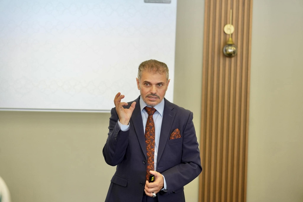 الدكتور علي الجبر.. رائد القيادة وصانع التحول الإنساني في الإدارة الحديثة