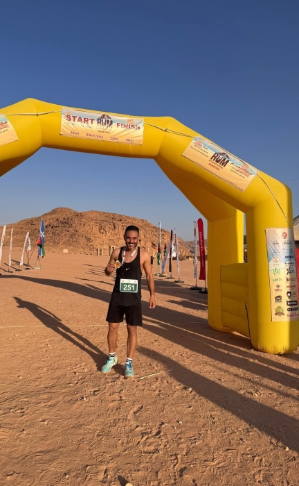 يزن محمود من الأردنيةفرع العقبة يحصد المركز الثاني في سباق رم الدولي