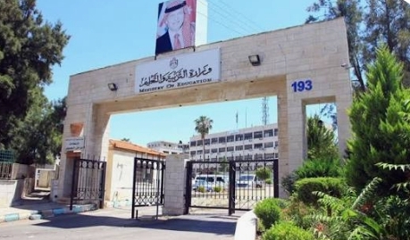 التربية تحوّل مستحقات معلمي الإضافي إلى البنوك