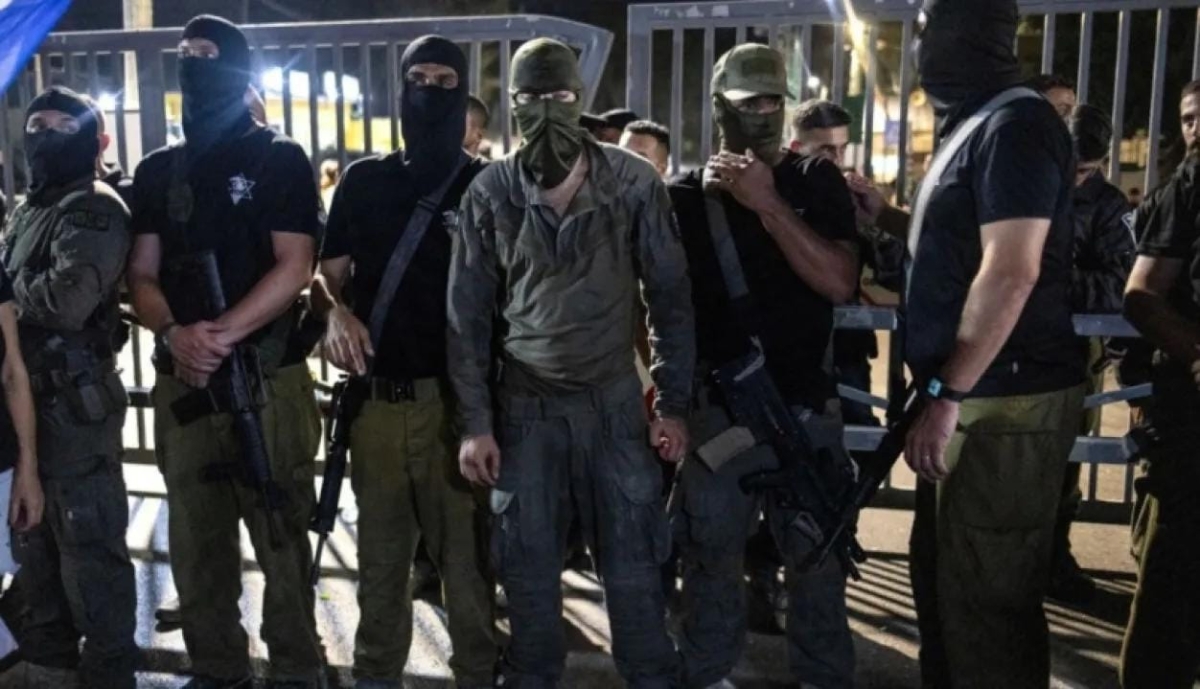 تفاخروا بجريمتهم.. جنود إسرائيليون يدافعون عن تعذيبهم أسيرا فلسطينيا