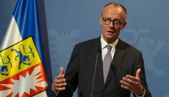 المستشار الألماني يدعو إلى ترحيل لاجئين سوريين إلى بلادهم