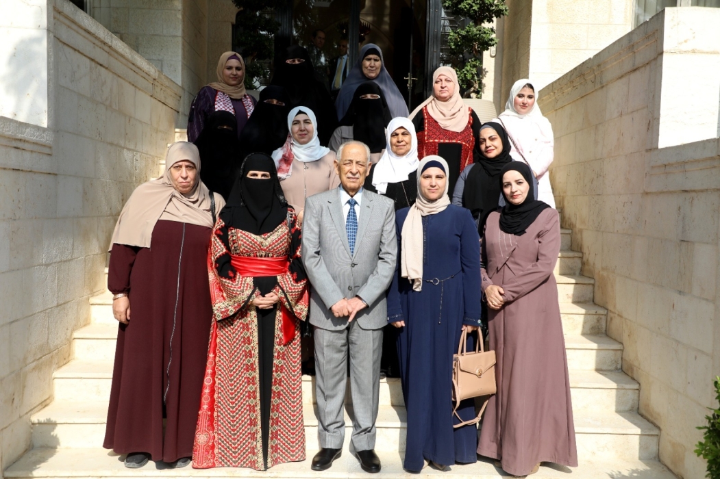 رئيس الديوان الملكي الهاشمي يلتقي وفدا من جمعية أغصان العطاء الخيرية...صور