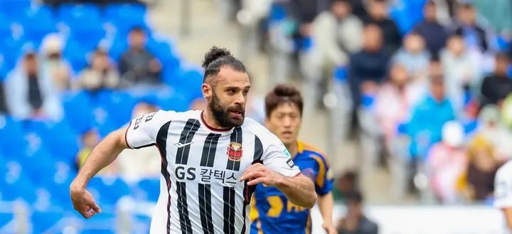 يزن العرب يخطف الأضواء في دوري أبطال آسيا للنخبة